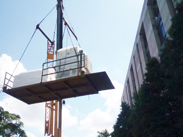 上海華測(cè)檢測(cè)工廠(chǎng)吊機(jī)搬運(yùn)上樓 上海華測(cè)檢測(cè)工廠(chǎng)吊機(jī)搬運(yùn)上樓