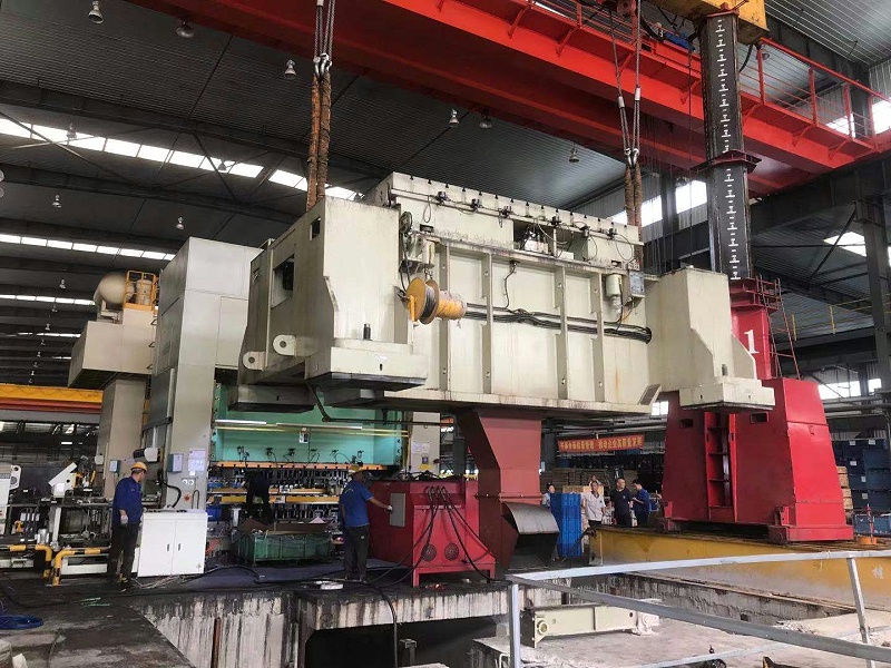 工廠重型生產(chǎn)設備搬運