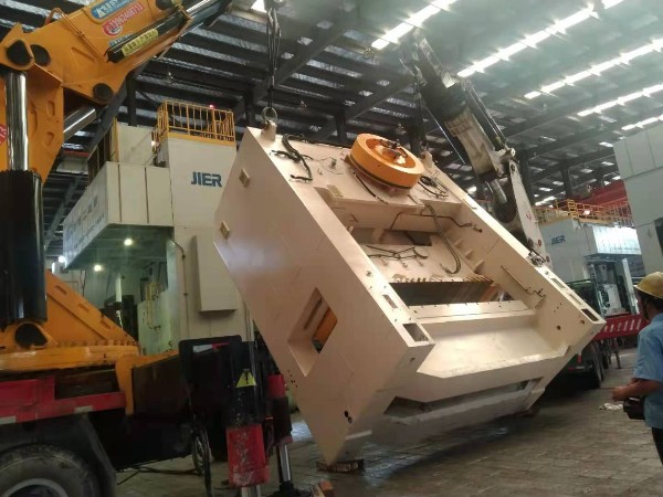 600T沖床放倒進(jìn)廠(chǎng)豎立下坑 600T沖床放倒進(jìn)廠(chǎng)豎立下坑