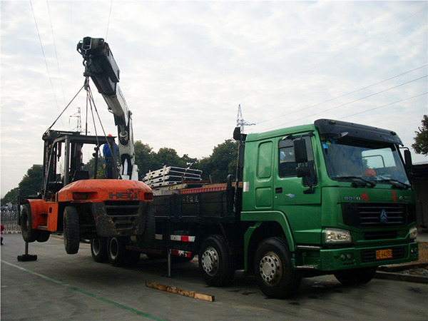 隨車(chē)吊吊裝叉車(chē)