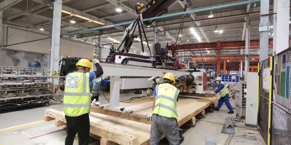 重型設(shè)備搬遷哪家好？重型設(shè)備搬遷過程中需要注意些什么？