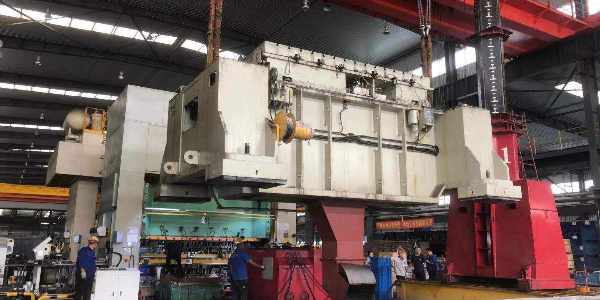 大型機械設(shè)備吊裝哪家好