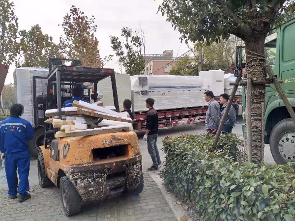 SMT設(shè)備搬運(yùn) SMT設(shè)備搬運(yùn)