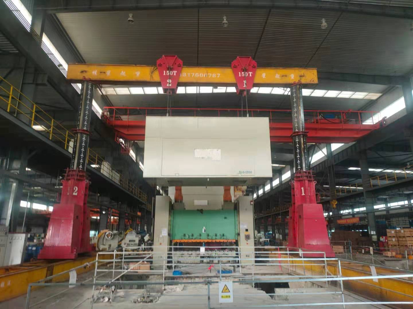 大型設備龍門吊搬運